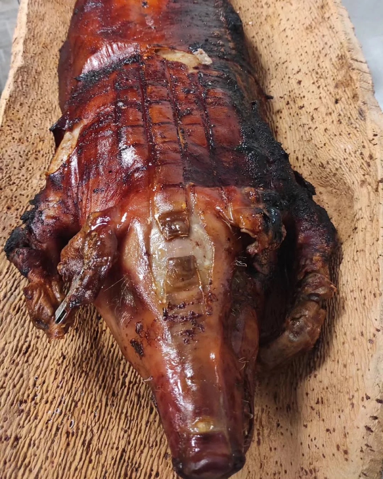 Maialino allo spiedo, dettaglio della crosta croccante